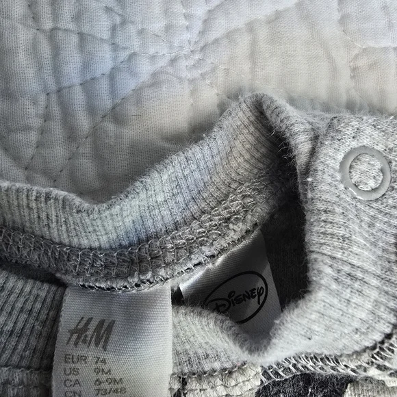 H&M Disney Mickey Mouse Baby 6-9 Month Sweatshirt Crew Neck Sweater - Picture 4 of 5